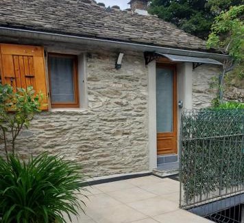 Saint-Privat-de-Vallongue House | Gîte de Combelebouze en Cévennes - Cosy, Confort et Climatisé - 3 étoiles