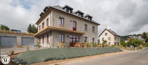 Besse-en-Chandesse House | Gîte de Granit ROSE