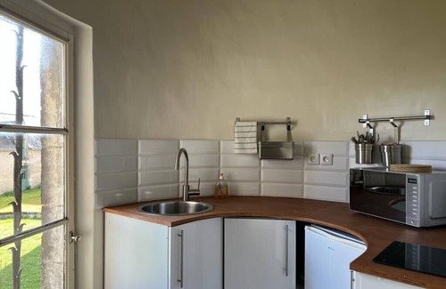 La Celle-Guenand Apartment | Gîte de la Petite Chouette, un Studio Romantique Dans L'enceinte D'un Château !