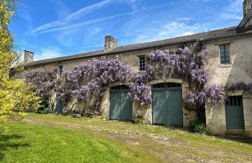 La Celle-Guenand Apartment | Gîte de la Petite Chouette, un Studio Romantique Dans L'enceinte D'un Château !