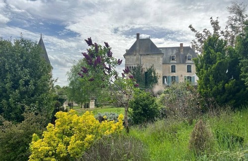 La Celle-Guenand Apartment | Gîte de la Petite Chouette, un Studio Romantique Dans L'enceinte D'un Château !