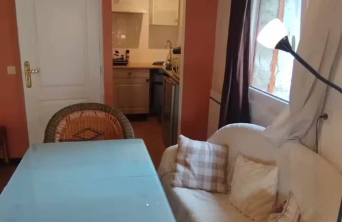 Agonges Cottage | Gîte des Fours – Rose Iris, Independence and Charm in Agonges