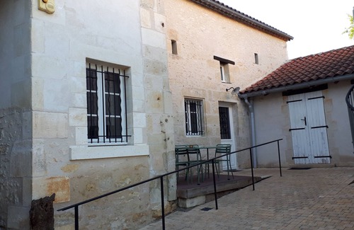 Chancelade House | Gîte des Heures Douces, Avec Piscine et Jardin, Proche des Sites Touristiques