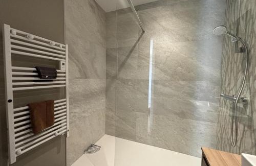 Ebreuil House | Gîte Design Contemporain à Ébreuil avec Jardin - FR-1-489-551