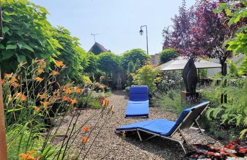 Drevant House | Gîte douillet près canal de Berry: Wifi, jardin fleuri, parking, tout compris, lits faits à l'arrivée - FR-1-586-25