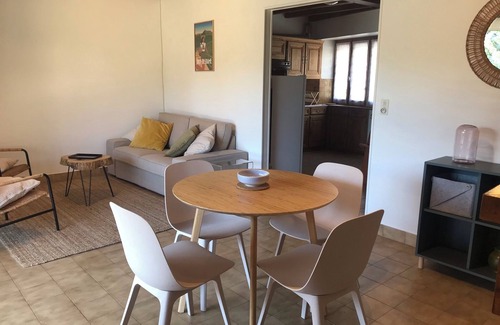 Bagnols House | Gîte en Auvergne 2/3 Pers Terrasse, Grand Jardin Tout Confort