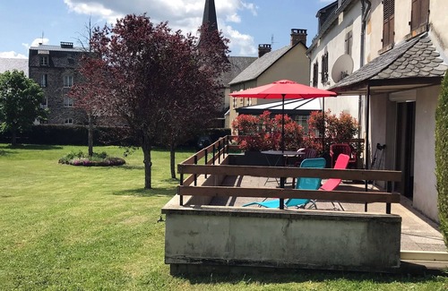 Bagnols House | Gîte en Auvergne 2/3 Pers Terrasse, Grand Jardin Tout Confort