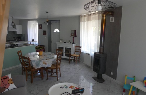 Noyant-la-Plaine House | Gîte Entre La Maine et La Loire, pets welcome.