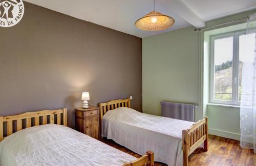 Saint-Didier-sur-Rochefort House | Gîte familial 200m² avec 6 chambres, terrasse, jardin, proche ferme, charges incluses, animaux acceptés - FR-1-496-18
