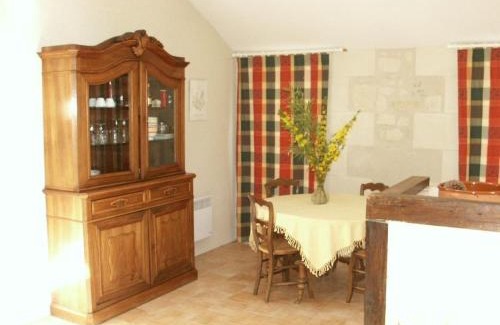 Saint-Benoit-la-Foret House | Gîte Familial en Forêt près de Chinon avec Jeux et Terrasse - FR-1-381-232