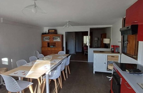 Eguzon-Chantome House | Gîte familial 4 chambres, 8-10 personnes Eguzon