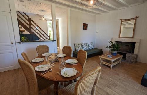 Chadurie House | Gîte familial avec piscine chauffée, jardin privé et équipements bébé en Charente - FR-1-653-182