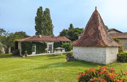 Bellon House | Gîte familial avec piscine couverte, jardin privé, proche d'Aubeterre-sur-Dronne - FR-1-653-239