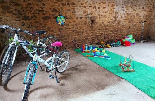 Juvigne House | Gîte familial avec salle de jeux, vélos, pétanque et pêche près de Juvigné - FR-1-600-210