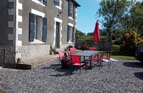 Tilly House | Gîte familial rénové avec piscine, jardin de 1 hectare et vélos à disposition, situé en pleine campagne - FR-1-591-579