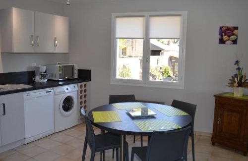 Vouvray House | Gîte familial viticole avec jardin, proche des châteaux de la Loire, équipement complet, WIFI inclus - FR-1-381-167