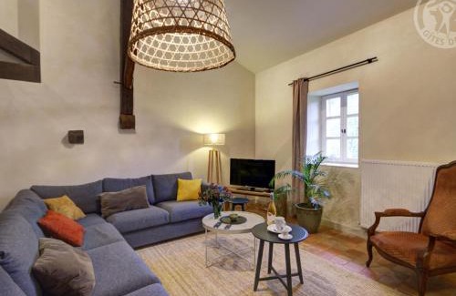 Sainte-Croix-en-Jarez House | Gîte historique entre Lyon et Saint-Étienne avec Wi-Fi, jardin, équipements bébé et proche tennis - FR-1-496-275