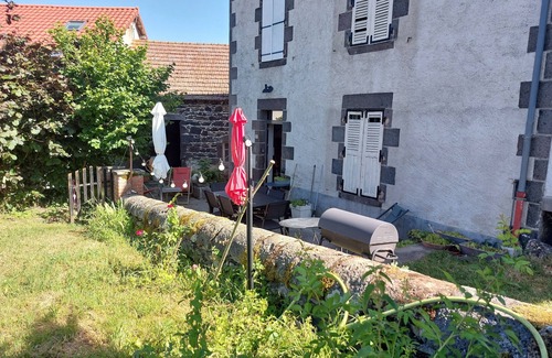 Saint-Ours House | Gîte in the Chaîne des Puys