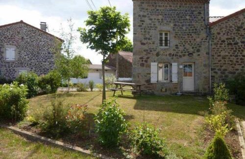 Rauret House | Gîte indépendant 4 pers. à Rauret avec cour, proche gorges de l'Allier, parking privé, animations. - FR-1-582-193