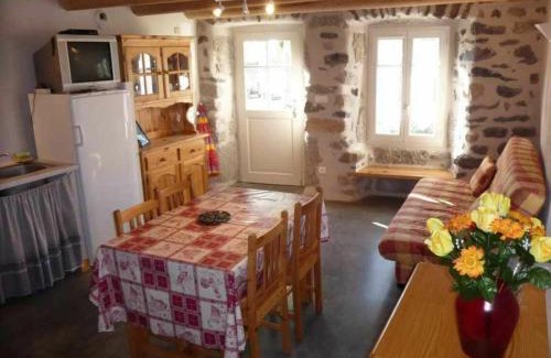 Rauret House | Gîte indépendant 4 pers. à Rauret avec cour, proche gorges de l'Allier, parking privé, animations. - FR-1-582-193