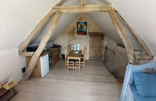 Saint-Parize-le-Chatel House | Gîte Indépendant Pouvant Accueillir Jusqu'à 4 Personnes, Situé Dans une Forêt