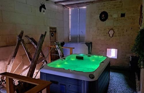Champagnac House | Gîte insolite dans un moulin à eau avec spa privatif
