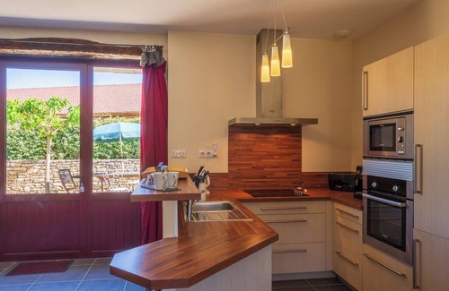 Ajat House | Gîte “Jeanne” – Comfort & Character for 4 Adults, Wheelchair Accessible