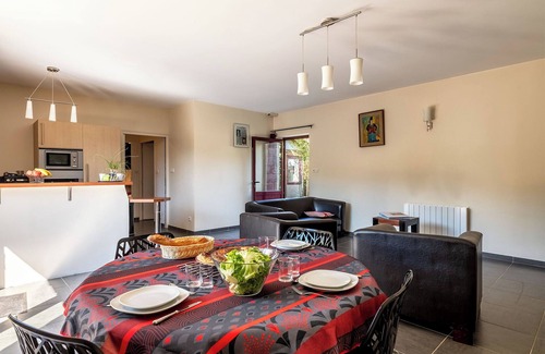 Ajat House | Gîte “Jeanne” – Comfort & Character for 4 Adults, Wheelchair Accessible