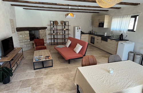 Aubignan House | Gîte Juno: charming Provencal gîte with swimming pool
