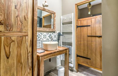 Valognes House | Gîte L'écurie avec spa privatif