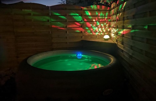 Villiers-en-Plaine House | Gîte la Gatounette piscine jardin partagé avec hôtes