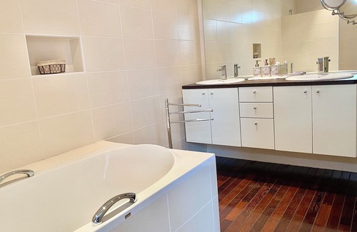 Pleslin-Trigavou House | Gîte La Guyonnais, 250m2, Jardin Clos, 10mn Dinan