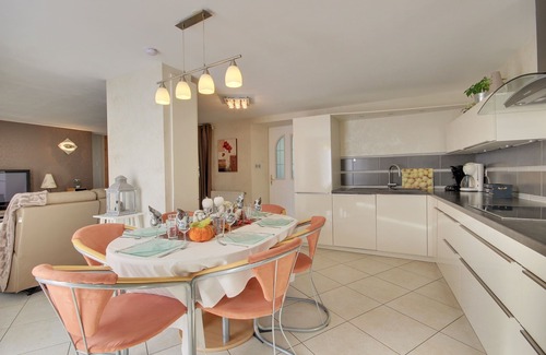 Saint-Nabor Cottage | Gîte le 1602 Three-star * sleeps 2 to 4, Private garden, Wifi