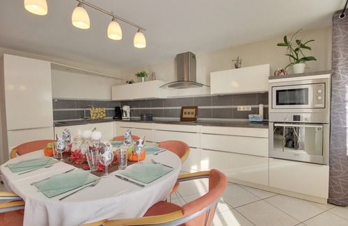Saint-Nabor Cottage | Gîte le 1602 Three-star * sleeps 2 to 4, Private garden, Wifi