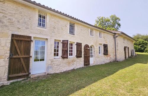 La Couronne House | Gîte Le creux du loup