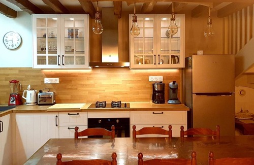 Monthurel House | Gîte Leomie 4* - Maison en pierre au pied des vignes - Monthurel