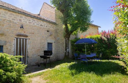 Saint-Georges-de-Levejac House | Gîte Les Charmes 2/4 personnes du Presbytère