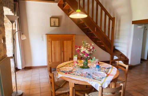 Saint-Georges-de-Levejac House | Gîte Les Charmes 2/4 personnes du Presbytère