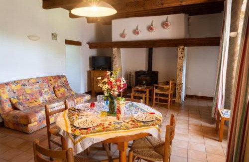 Saint-Georges-de-Levejac House | Gîte Les Charmes 2/4 personnes du Presbytère
