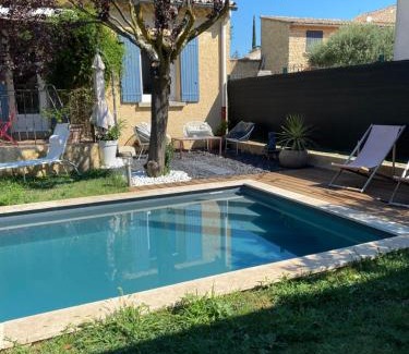 Aubignan Apartment | Gîte Lou Sabaï au pied des dentelles de Montmirail, piscine partagée