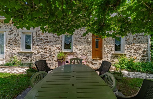 Lagrauliere Cottage | Gîte Loucastan in a green setting