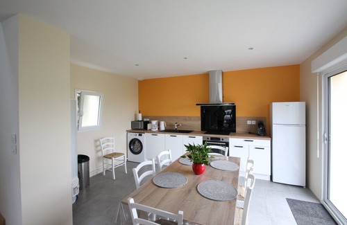 Saint-Germain-du-Pert House | Gîte Lumineux et Calme Autour des Plages D'omha Beach