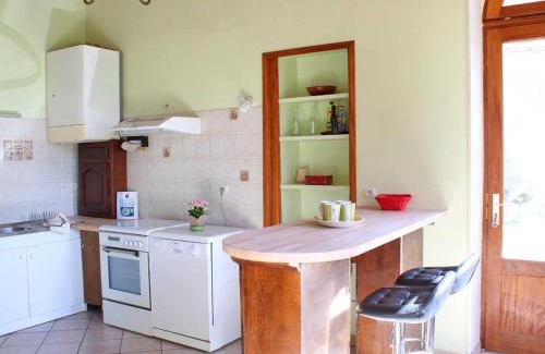 Trezelles House | Gîte lumineux avec jardin, près de Vichy, 2 chambres, équipements modernes, draps inclus - FR-1-489-281