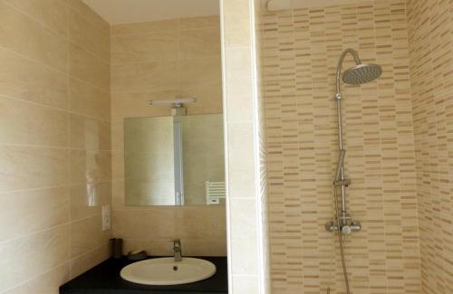 Saint-Remy-en-Rollat House | Gîte moderne avec grand jardin et climatisation - FR-1-489-492