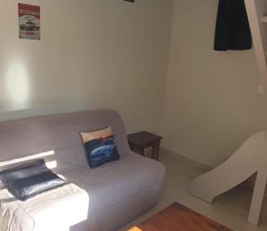 Noyant-Villages House | Gîte Mustang avec accès piscine