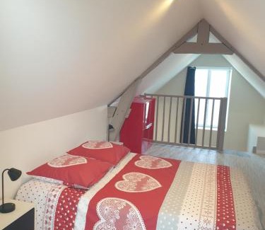 Noyant-Villages House | Gîte Mustang avec accès piscine