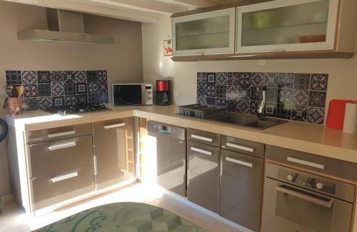 Noyant-Villages House | Gîte Mustang avec accès piscine