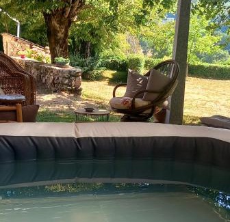 Castelnau-de-Brassac Apartment | Gîte nature et spa