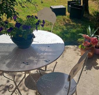 Castelnau-de-Brassac Apartment | Gîte nature et spa