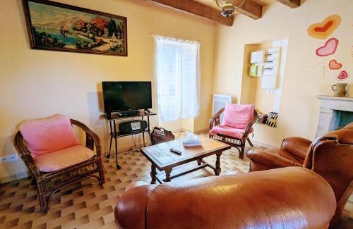 Saint-Hilaire-sur-Benaize House | Gîte paisible avec cour privée, proche Parc Naturel de la Brenne, idéal pour séjour déconnecté - FR-1-591-575